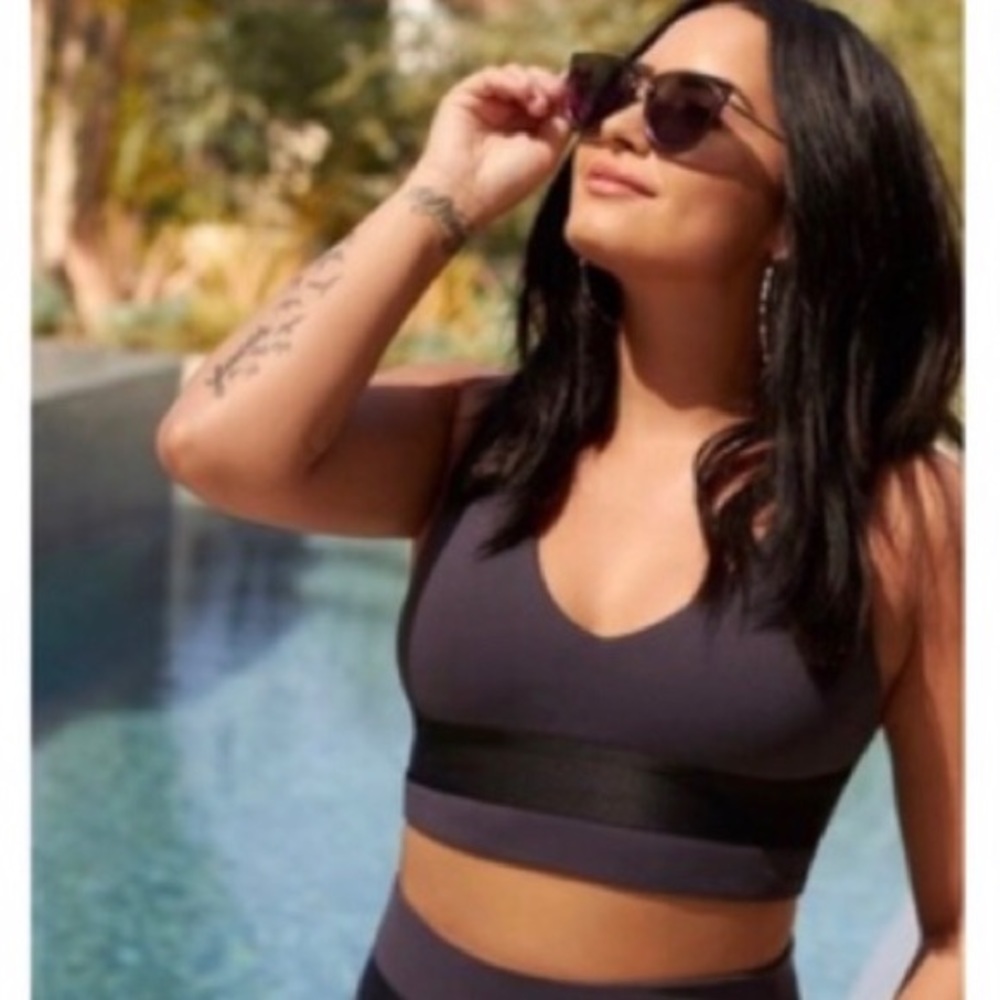 NWT Fabletics x Demi Lovato Midi Sports Bra
